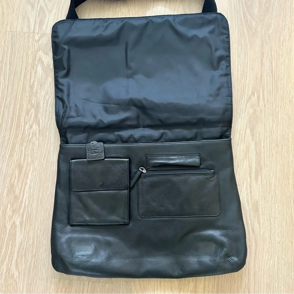 Osgoode Marley Black Flat leather Euro Messenger bag laptop